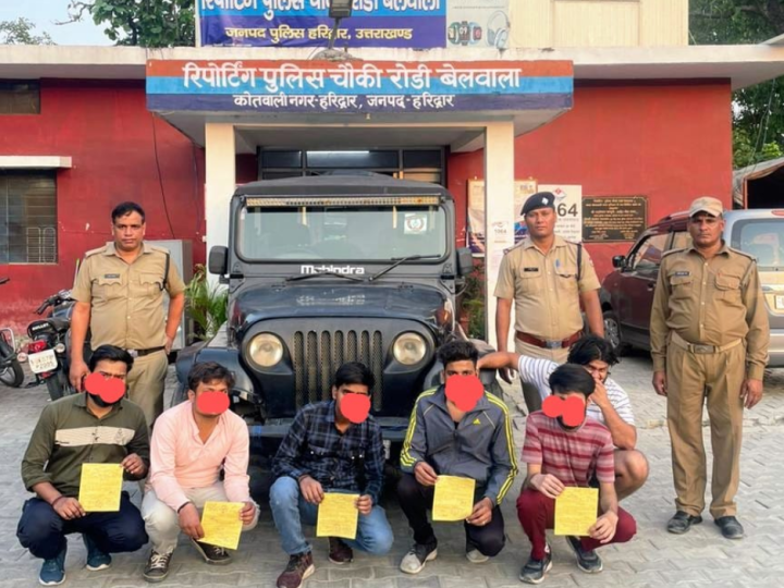 Haridwar police taught a lesson to those who wash/drive dirty vehicles in river Ganga, car seized