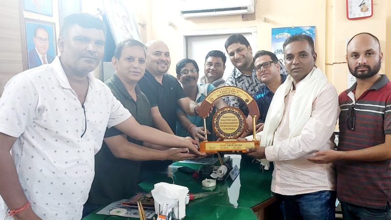 बधाई हो…..उत्तराखंड स्वास्थ्य विभाग के आईईसी अधिकारी अनिल सती को जनसंपर्क के क्षेत्र में उल्लेखनीय योगदान के लिए प्रेस क्लब ने किया सम्मानित