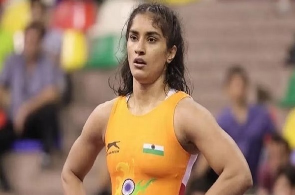 नहीं थम रहा अवार्ड वापसी का सिलसिला – अब महिला पहलवान विनेश फोगाट ने लौटाया अपना खेल रत्न और अर्जुन पुरस्कार