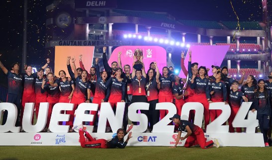 महिला प्रीमियर लीग 2024-  दिल्ली कैपिटल्स को आठ विकेट से हराकर आरसीबी ने अपने नाम किया खिताब