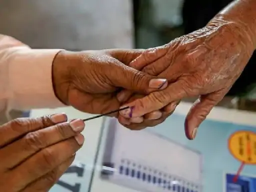 लोकसभा चुनाव 2024- बुजुर्ग और दिव्यांगता वाले व्यक्ति घर से ही डाल सकेंगे अपना वोट 