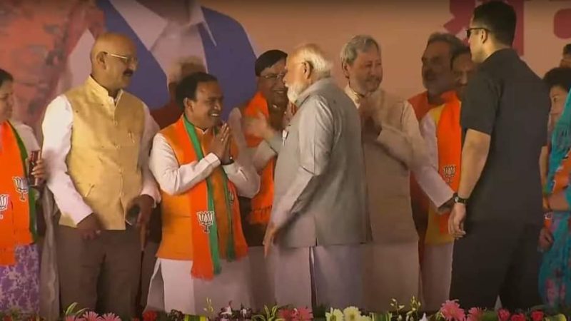 PM मोदी और धन दा की छोटी सी मुलाकात बनी राजनीतिक गलियारों में चर्चा का विषय