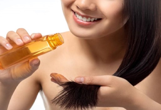 बालों में कितने दिन बाद तेल लगाना सही है, रोजाना तेल लगाना बालों के लिए हो सकता है खतरनाक