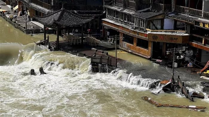 कुदरत का कहर- भारी बारिश से आई बाढ़ ने मचायी तबाही, 47 लोगों की हुई मौत