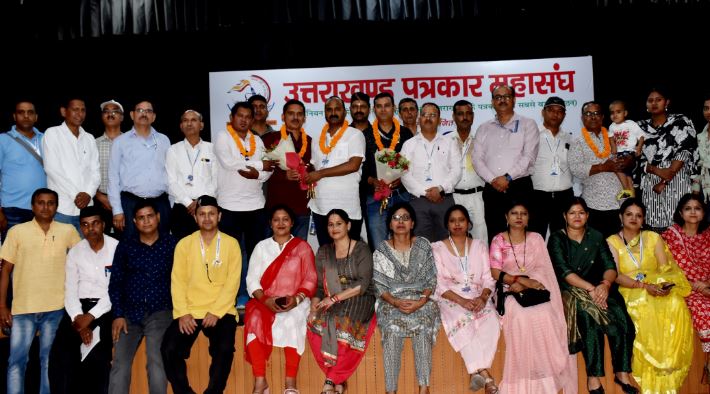हिन्दी पत्रकारिता दिवस समारोह पर महासंघ ने किया पत्रकारों का सम्मान