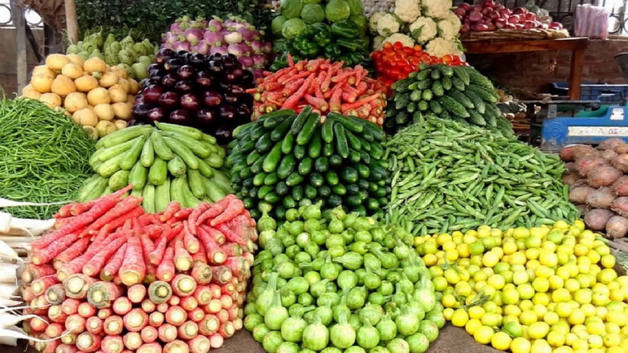 सब्जियों की कीमत में आया भारी उछाल, उपभोक्ताओं की जेब पर पड़ा अतिरिक्त बोझ, जानिए लेटेस्ट सब्जियों के दाम 