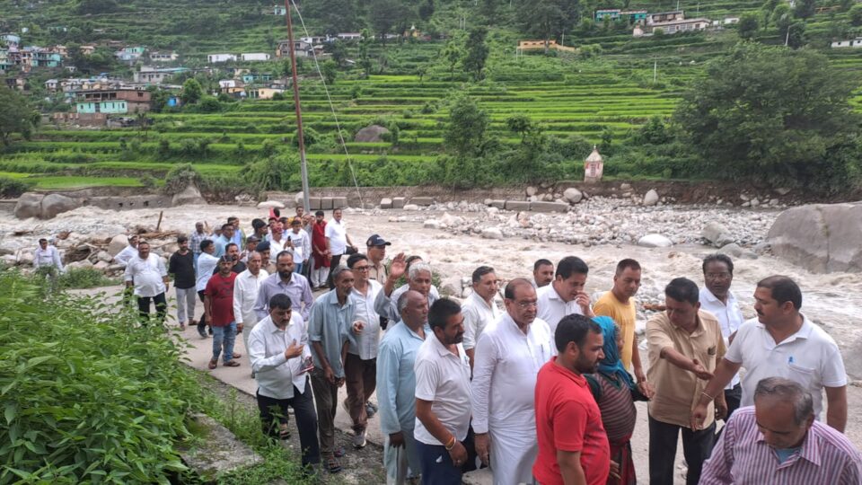 नेता प्रतिपक्ष ने किया आपदा प्रभावित क्षेत्र का दौरा