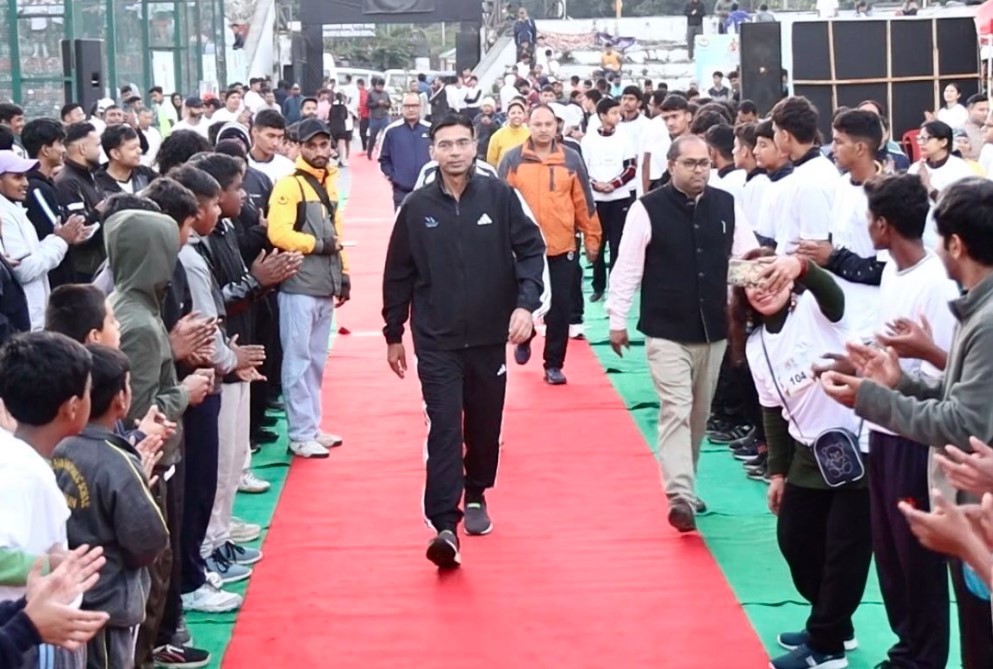 पवेलियन ग्राउंड से शुरू हुई 8 किलोमीटर मैराथन, 700 से अधिक धावक हुए शामिल