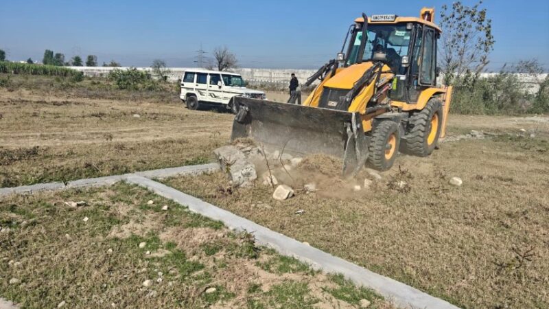एमडीडीए का बड़ा एक्शन- मसूरी–देहरादून में अवैध प्लाटिंग व निर्माणों पर चला बुलडोज़र, कई ढांचे सील