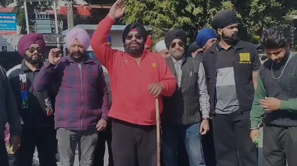 हरक सिंह रावत के विवादित बयान पर सिख समाज में उबाल, देहरादून में जोरदार प्रदर्शन