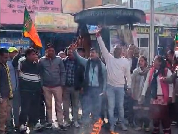 लोकप्रिय मंत्री रेखा आर्या के अपमान पर भड़के भाजपा कार्यकर्ता